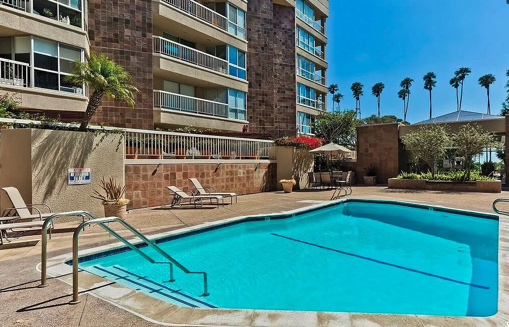 515 Ocean Avenue: the Park Plaza pool, original unaltered photo
